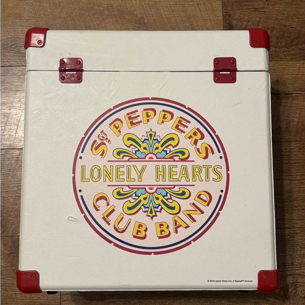 The Beatles White and Red Sgt. Peppers Vinyl Carry Case - Picture 2 of 5